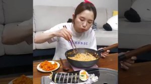 ammy Hamzy Mukbang !Creamy"Rose Shinramyun"ft.Gimbad.egg tart