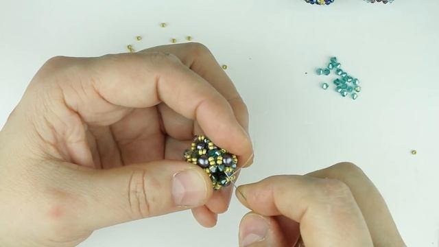 Плетение бусин из бисера .(Часть 2/2) смотреть онлайн