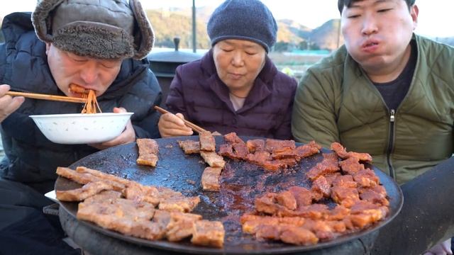 МАРИНОВАННЫЕ СВИНЫЕ РЕБРЫШКИ В ДВУХ МАРИНАДАХ. ПРИГОТОВЛЕННЫЕ НА ГРИЛЕ. смотреть онлайн