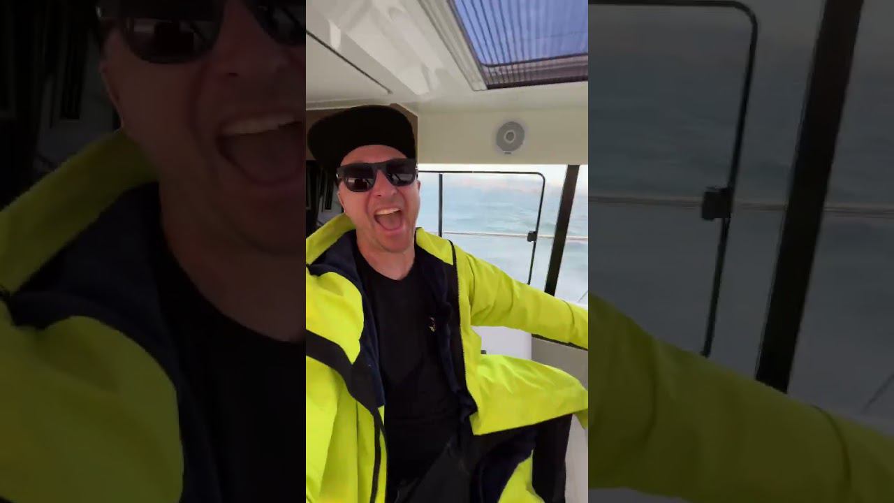 Снимаем Beneteau Antares 11 VS. Merry Fisher 1095 во Владивостоке #beneteauantares11 #merryfisher смотреть онлайн