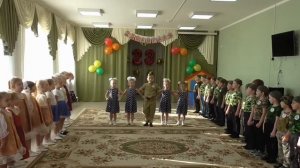 Идет солдат по городу