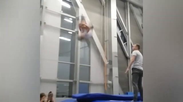 Тренировка.Первое двойное сальто Любы, без лонжи. Funny Family Minsk. Весёлая семья Минск смотреть онлайн