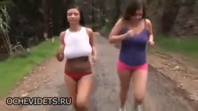 Девушки бегут смотреть онлайн