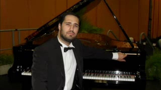 Roberto Barrali (Pianist) Plays Astor Piazzolla - Milonga del Angel смотреть онлайн