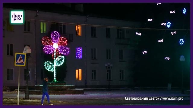 Светящийся цветок с гирляндами в городской клумбе / Айлюм Про смотреть онлайн