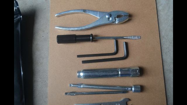 What's in the tool pouch provided with the 2021 Honda Goldwing Tour DCT смотреть онлайн