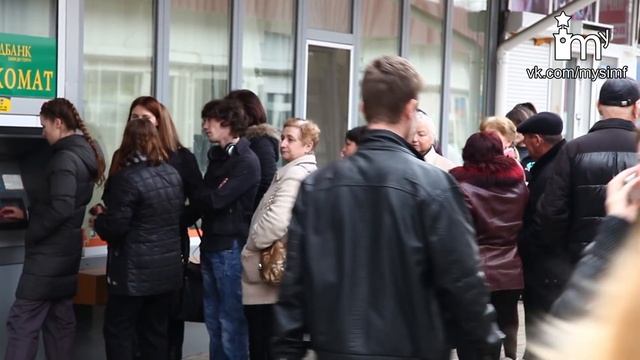 Приватбанк, все снимают деньги с банкоматов смотреть онлайн