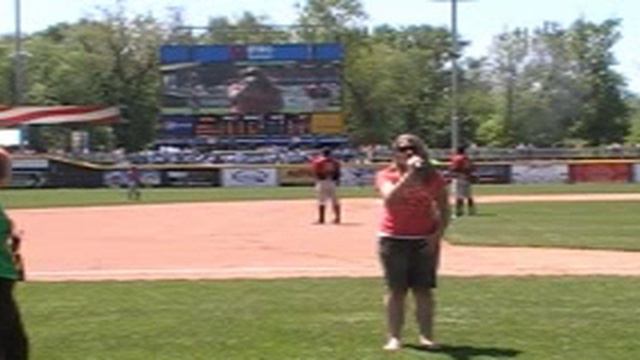 Brooke Unger performs God Bless America смотреть онлайн