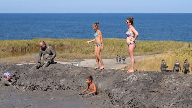 Грязевой вулкан Плевака на мысе Пёклы. Кучугуры. Азовское море смотреть онлайн