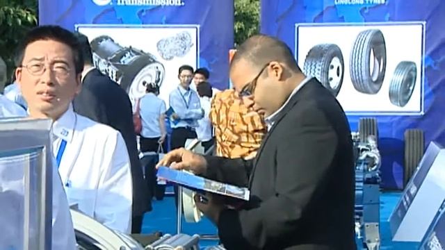 Самосвалы тягачи SHACMAN (завод SHAANXI) видео 2014 года