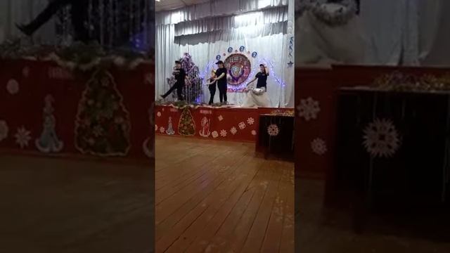 танец всё нормально у хулигана на новый год тонцуй снами??❤??? смотреть онлайн