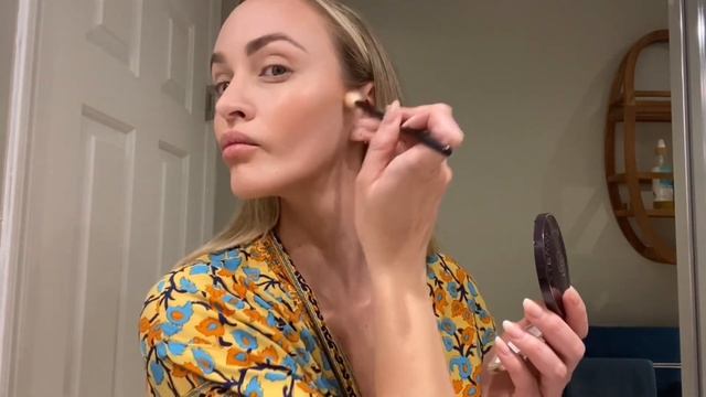 15 MINUTE EVERYDAY NATURAL SOFT GLAM MAKEUP ROUTINE смотреть онлайн