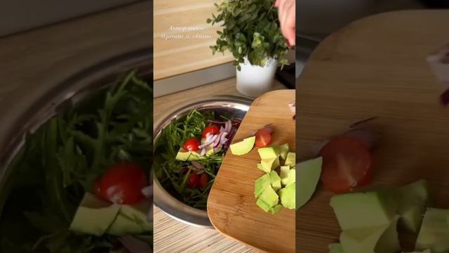 Салат с жаренным адыгейским сыром