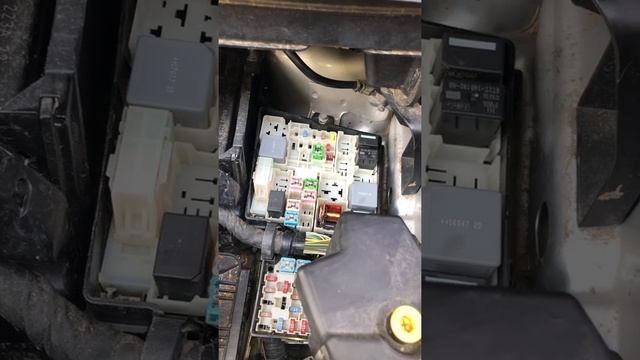 2017 Ford transit connect cargo.Starter relay and fuse location. смотреть онлайн
