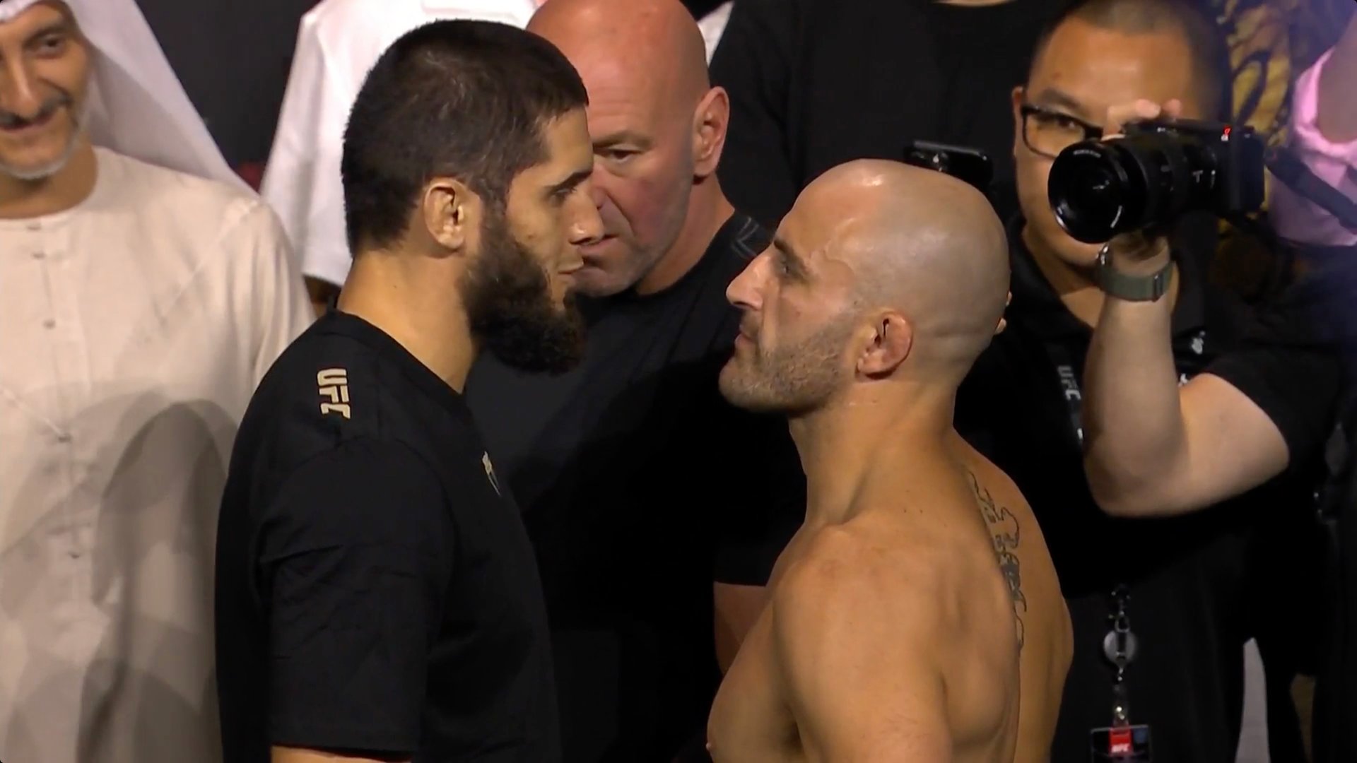 UFC 294: Битвы взглядов и финальные слова смотреть онлайн