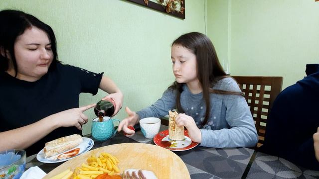 Шаурма | подарки от мужа к 8 марта смотреть онлайн