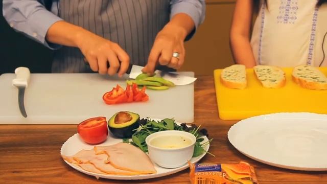 Сэндвич с зеленью, индейкой и плавленым сыром Hochland "Чизбургер" смотреть онлайн