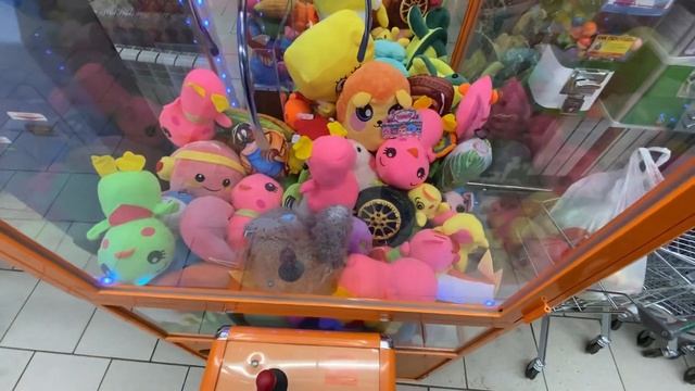 Розыгрыш игрушек ! Новогодний Рейд по игровым автоматам Хватайка! смотреть онлайн