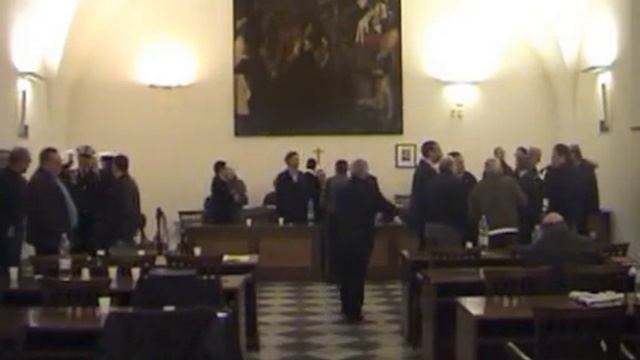 FILODIRETTO MONREALE - la sceneggiata del consigliere Mirto (PD) durante l'ultimo Consiglio comunal смотреть онлайн