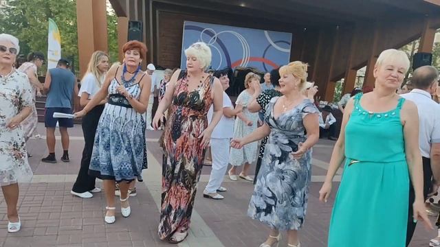 Белгород, парк победы, элегантные танцы. смотреть онлайн