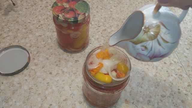 Рецепт помидоров с маслом без стерилизации. смотреть онлайн