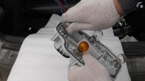 Замена лампочек в заднем фонаре Шкода Рапид / Как снять фонарь Шкода Рапид / Лампочки Рапид