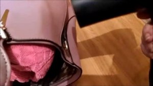 Купила сумочку в интернет-магазине, а она пришла помятой. Смотрим, как исправить залом кожи.