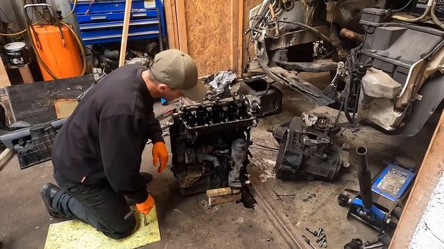VW T5 transporter 1.9 TDI - engine out - build series EP1 смотреть онлайн