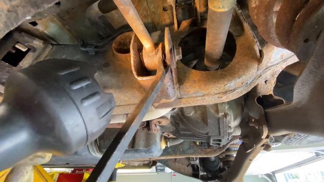 How To Replace 2006-2010 Ford Explorer Rear Lower Control Arm смотреть онлайн