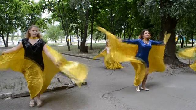 Восточный танец с крыльями "Жар птица" в Черкассах студия "Роксолана" смотреть онлайн