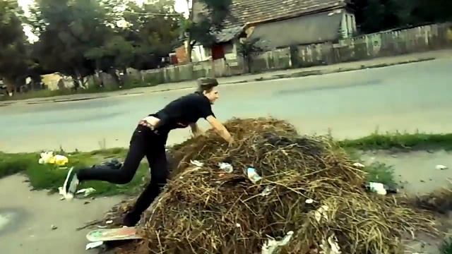 Паша бумчик на скейте "Удалённое видео" смотреть онлайн