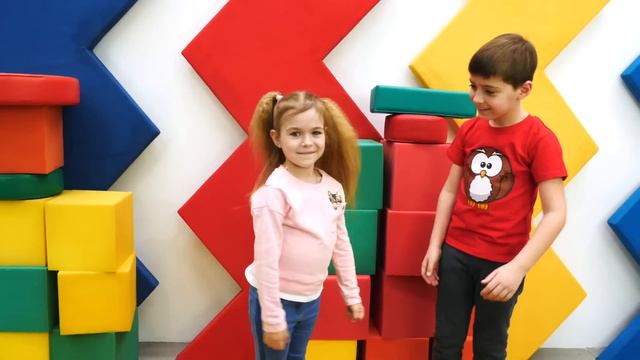 Игрушки ПРУЖИНОЖКИ для малышей. Видео для детей. НЕОБЫЧНЫЕ игрушки смотреть онлайн