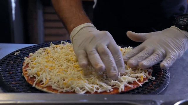 Round Table Pizza | Short Promo смотреть онлайн