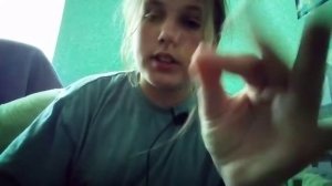 Самодельная сережка из двух скрепок на не проколотое ухо.