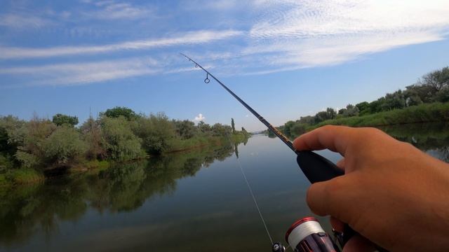 Окуни ЖРУТ приманки,  РВУТ клешни, ГНУТ спиннинг. Ловля ОКУНЯ на МИКРОДЖИГ