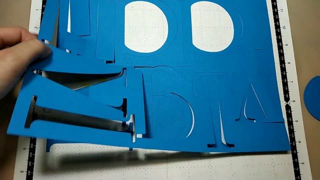 Гирлянда-растяжка ко дню рождения в стиле "Миньоны" с помощью плоттера смотреть онлайн