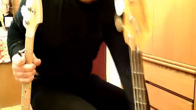 Vintage Precision vs. Fender American Precision Standard смотреть онлайн