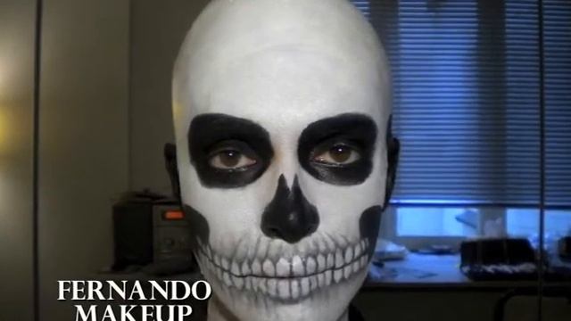 Skeleton Halloween Make-Up смотреть онлайн