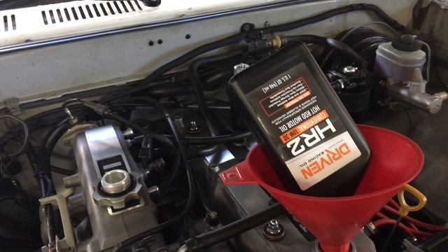 Quick update: Trying out some Driven HR2 10W30 oil on the 1990 Toyota pickup 22RE смотреть онлайн