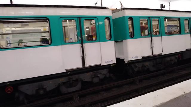 Париж, метро, 22.08.2022 г. смотреть онлайн