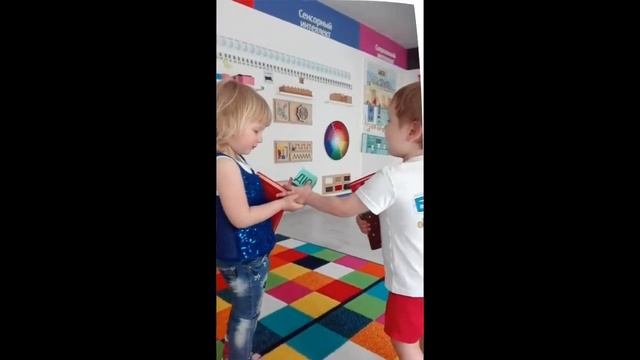 Диана читает складовые кубики - Бэби-клуб смотреть онлайн
