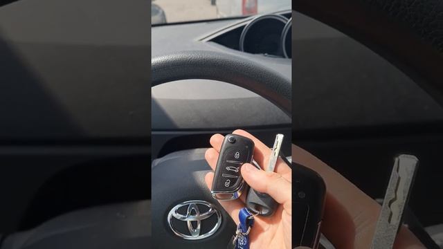 Toyota Verso 2014 сделать дубликат чип ключа зажигания. Программирование авто ключа Тойота Версо