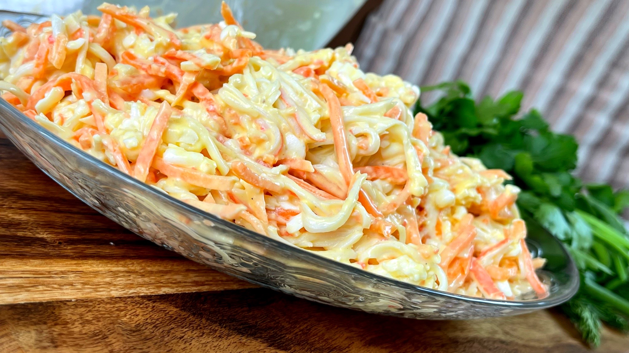 Мой "Ходовой" САЛАТ,который побил ВСЕ рекорды по скорости приготовления! Всего 4 продукта в составе смотреть онлайн