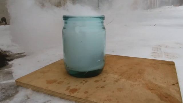 Раскаленный шар против моторного масла и Уайт спирита. Experiment: Glowing 1000 Degree Metal Ball смотреть онлайн