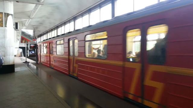 Поезд Метро Красная стрела. смотреть онлайн