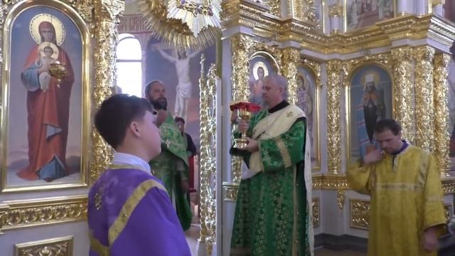 Литургия на Рождество Предтечи и Крестителя Иоанна в храме сщмч. Вениамина в Симферополе 7.07.2018 смотреть онлайн
