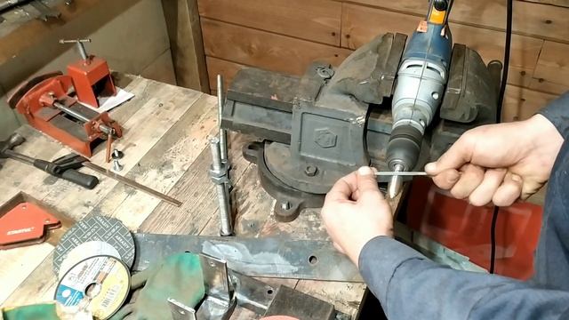 ШЕДЕВР из болта и гаек своими руками. Классный брелок! смотреть онлайн