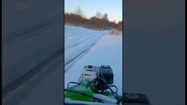 Зимние покатушки на мотоблоке с гусеницами Крутец смотреть онлайн