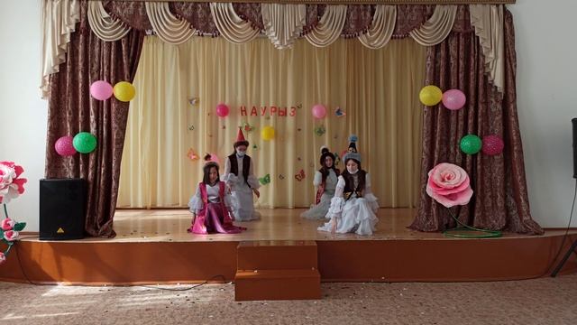 Шикарный казахский танец в исполнении 7 класса смотреть онлайн