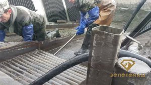 Добыча золота в Красноярском крае, промывка песков на грохотах. Золотодобыча в России.